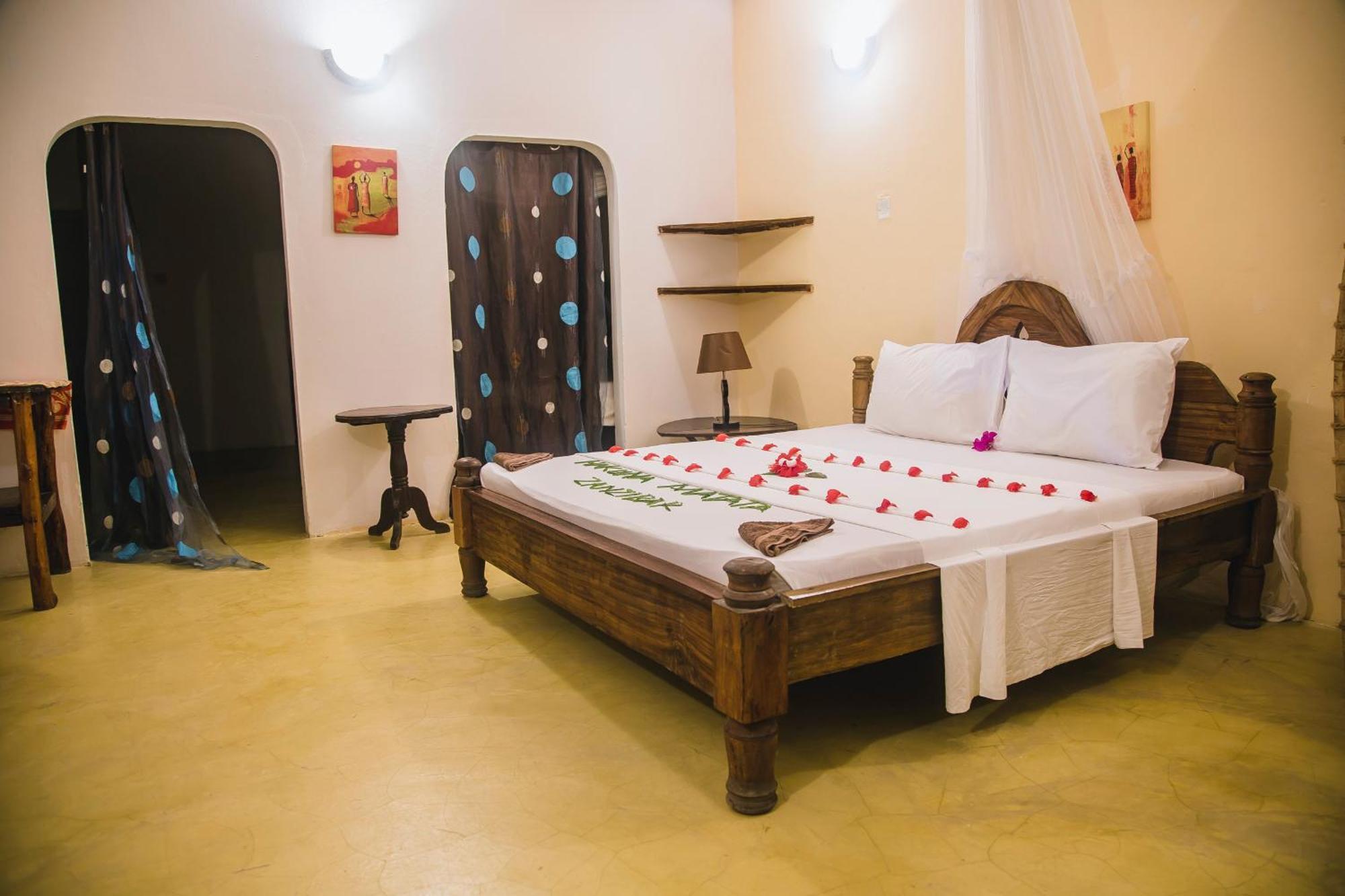 Moonshine Uroa Boutique Hotel Экстерьер фото